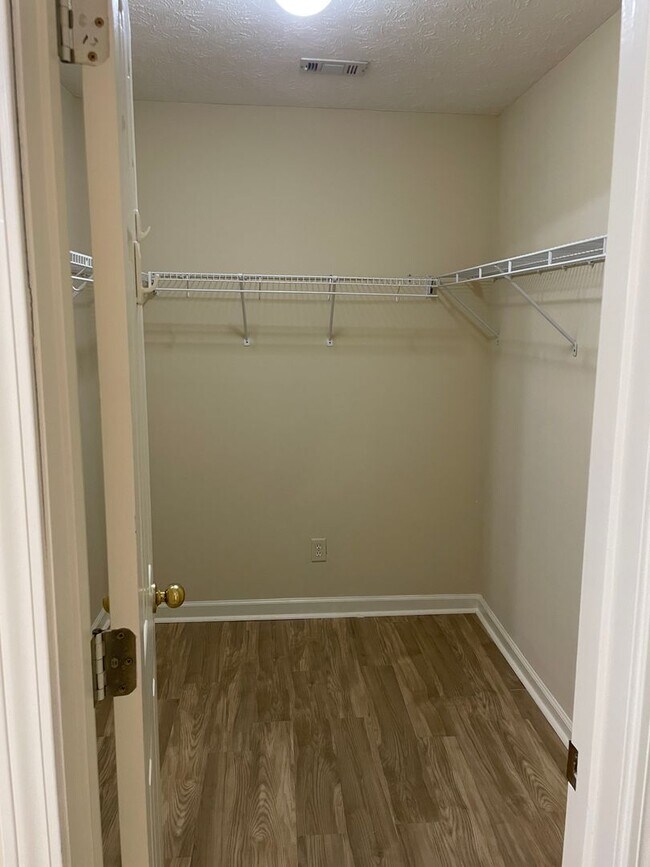 Building Photo - 618 Ridge Park Dr