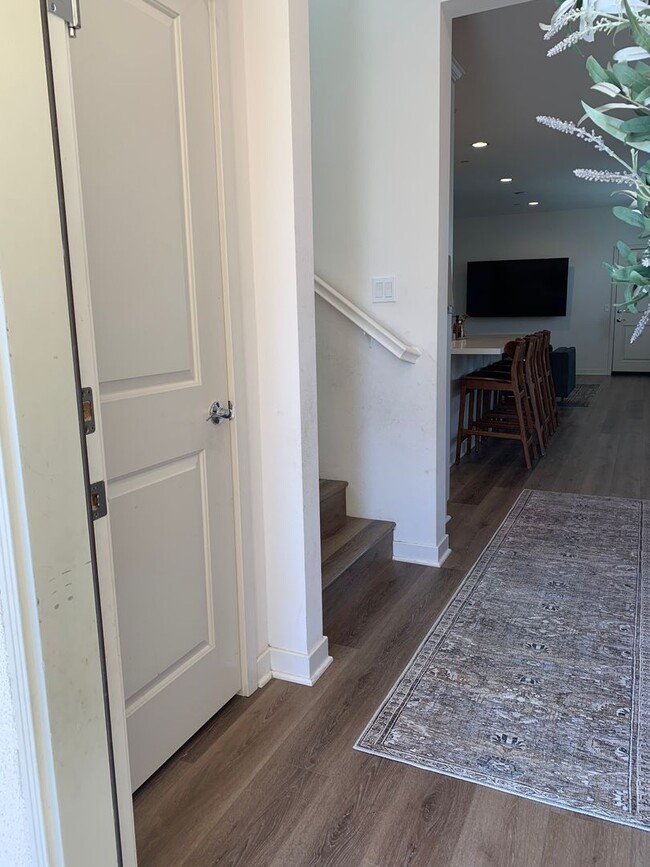 Building Photo - Beautiful Home 4bed/3 bath