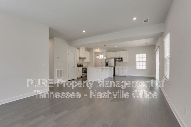 Building Photo - 2102 Morton Dr