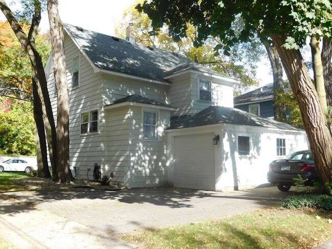 Garage parking - 1215 W Lovell St