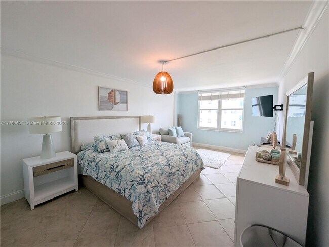 Building Photo - 3725 S Ocean Dr