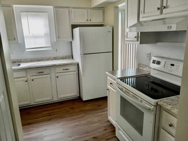 Building Photo - Culpeper 3 bedroom Townhouse