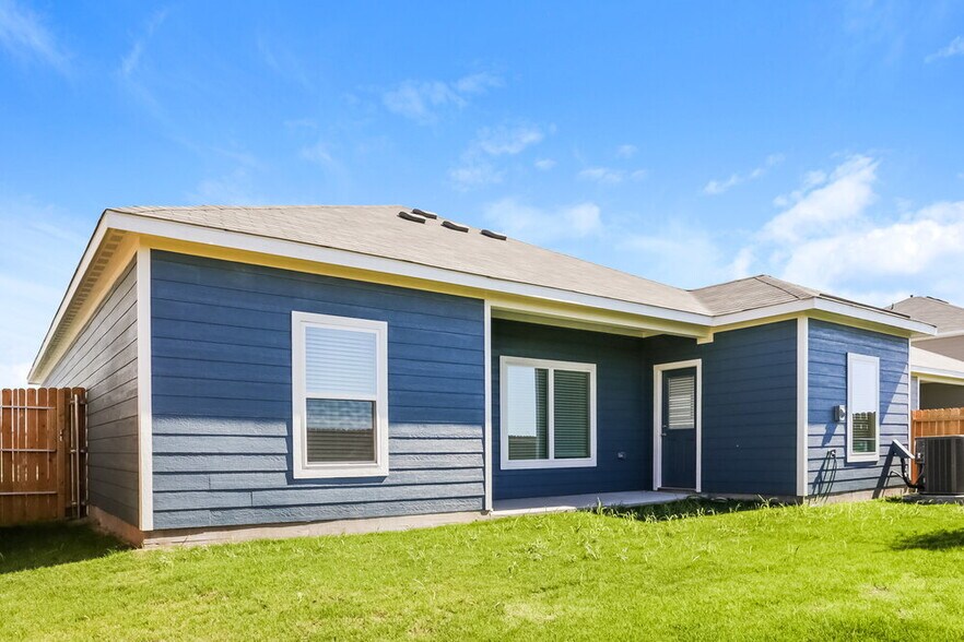 Building Photo - 1540 Woodwinds Dr