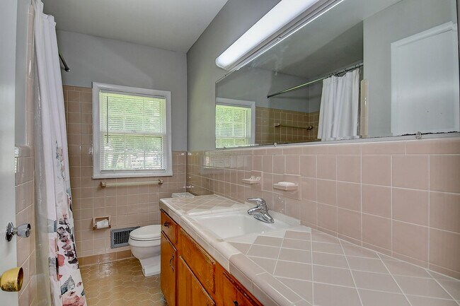 Building Photo - STUNNING 3 BEDROOM RANCH WATERFRONT HOME ON 1 ACRE W/ 1 CAR GARAGE!!