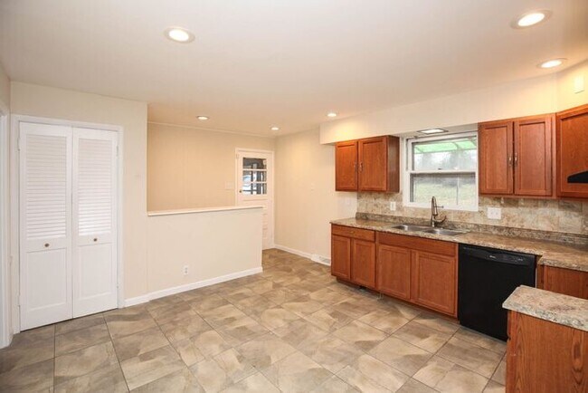 Building Photo - 7 Nordell Ct., Black Jack, MO 63033