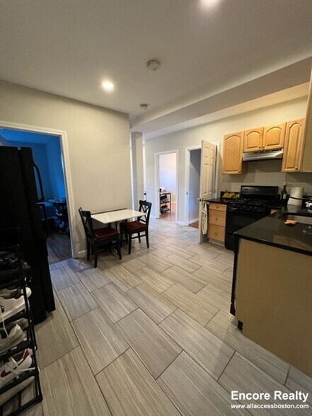 Building Photo - 220 Hanover St