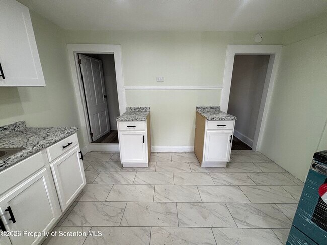 Building Photo - 1264 S 6th Ave