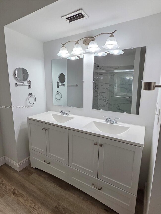 Primary Photo - 7034 SW 114th Pl