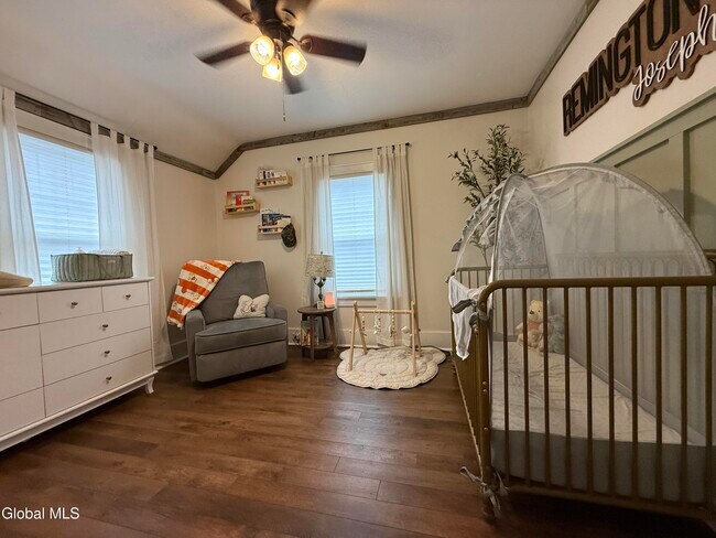 Building Photo - 21 Baker St