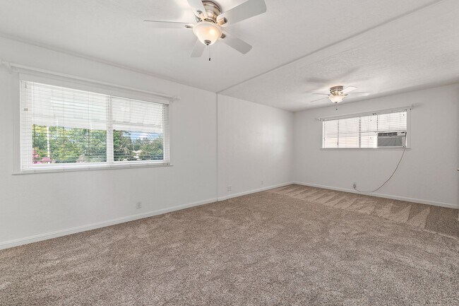 Building Photo - Spacious Single-Family Home in Great Location!