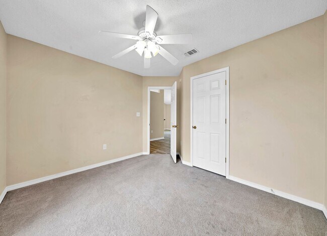 Building Photo - 4bed/2bath...Navarre home!