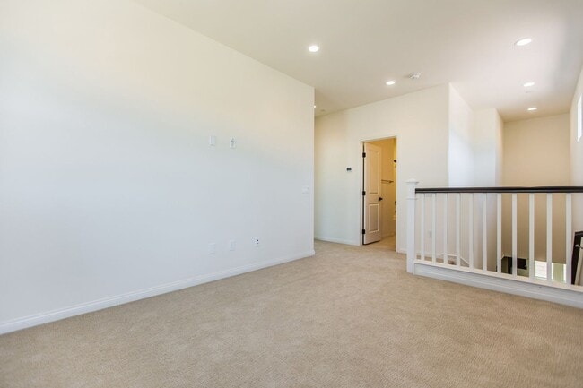 Building Photo - 4BD/3BA/2Garage Two Story Highly upgraded ...