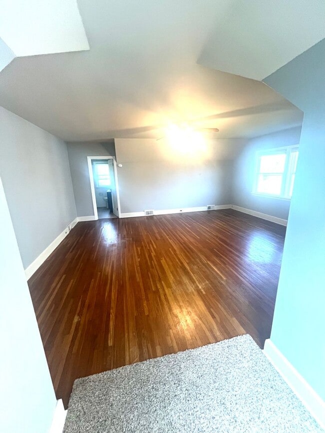 Building Photo - 1913-1915 Woodland Ave