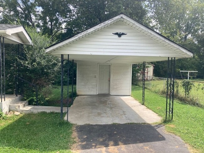 Building Photo - Murfreesboro 1250 SF, 3BR/1.5BA near downtown Murfreesboro