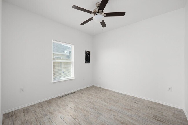 Building Photo - 2328 S. Valley Circle