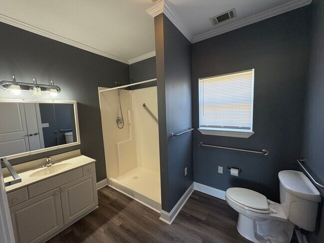 Building Photo - 2 bed, 1 bath unit for rent!