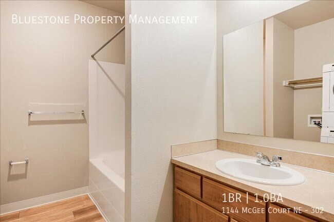 Building Photo - 1144 Mcgee Ct NE