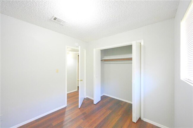 Building Photo - 1013 Fieldwood Dr