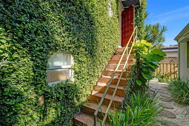 Building Photo - 669 NE 60th St