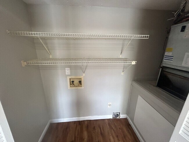 Building Photo - 940-403 Glenn Street, West Columbia SC 29169