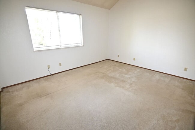 Building Photo - 1032 Summerplace Dr