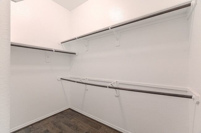 Building Photo - 3439 Cres Vista Dr