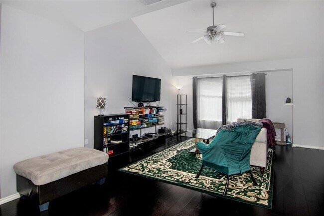 Building Photo - 2236 Ann St