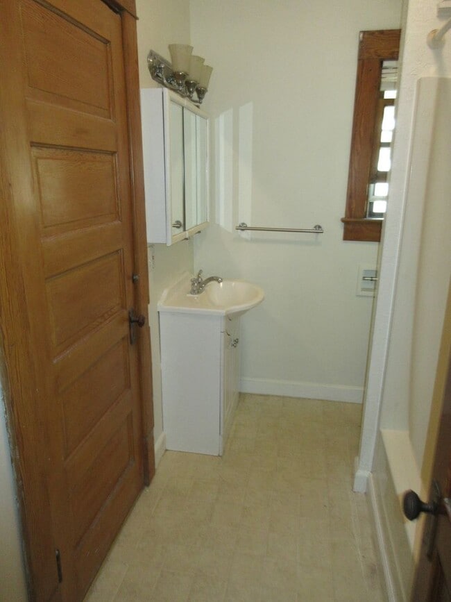 Building Photo - Charming Two Bedroom House by the Park