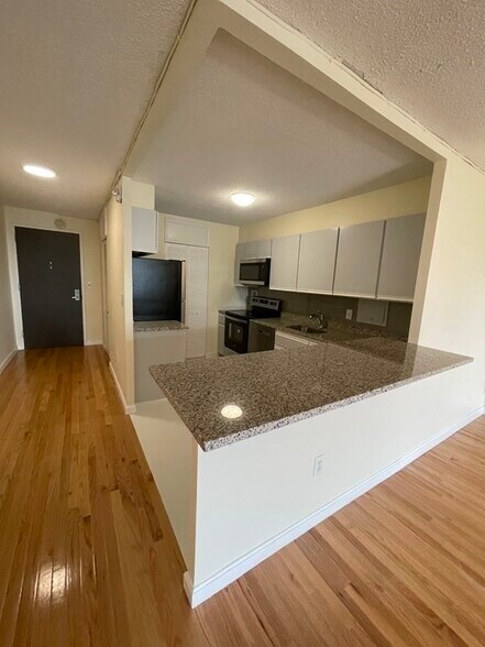 Building Photo - 60 Longwood Ave