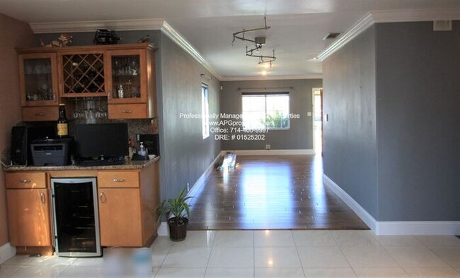Building Photo - Attractive 4 bedroom / 2 bathroom home wit...