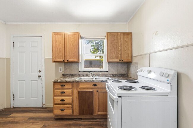 Building Photo - 207 N Santa Fe Ave