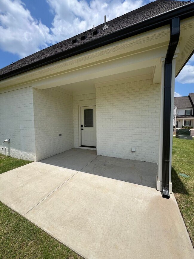 Building Photo - 662 Cottage Grv Cir