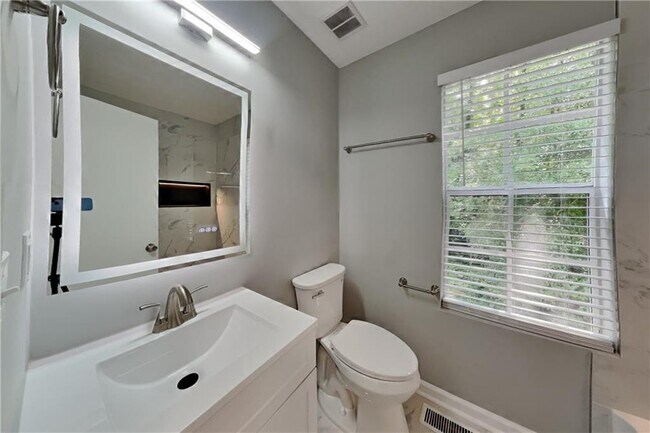 Building Photo - 415 Ridgedale Way