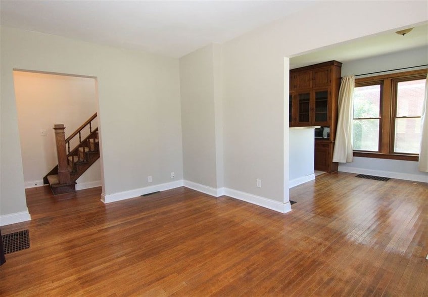 Building Photo - 307 W Welsh St