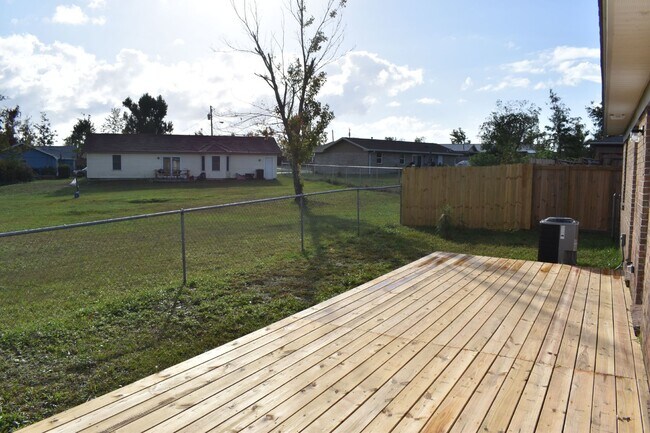 Building Photo - Quite peaceful 2 Bed, 1 Bath Duplex in Panama, FL - Perfect for Cozy Living!