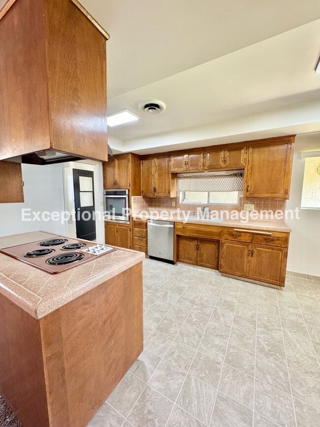 Building Photo - Ready to move in 4 bedroom 3 bath home