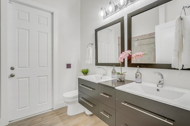 Building Photo - 127 Via Castilla