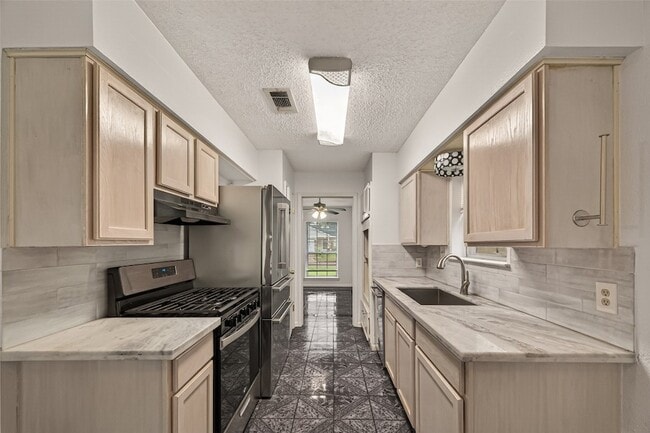 Building Photo - 16219 Rill Ln