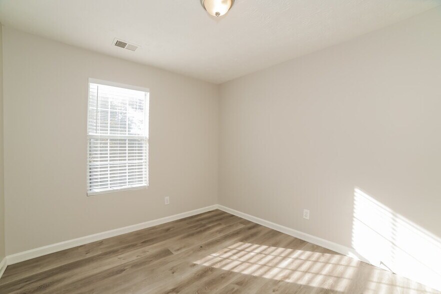 Building Photo - 2851 Cedar Trace Dr
