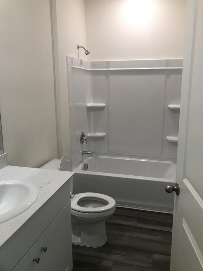 Building Photo - 100 Connecticut Ct