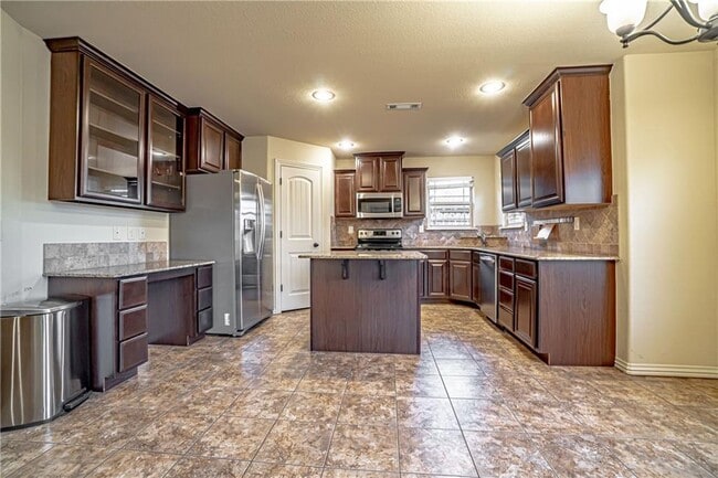 Building Photo - 2005 SW Birch St