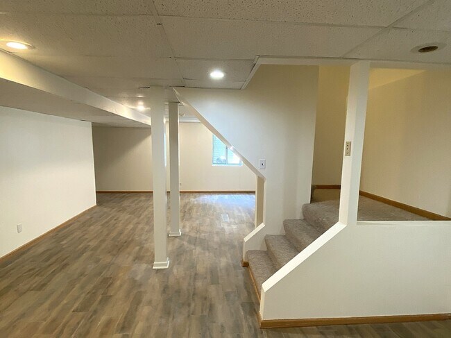 Building Photo - 779 Wildflower Cir