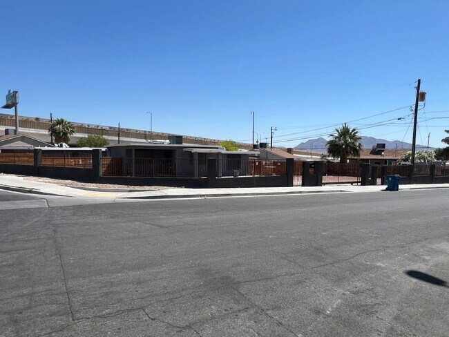 Building Photo - 1601 Marlin Ave