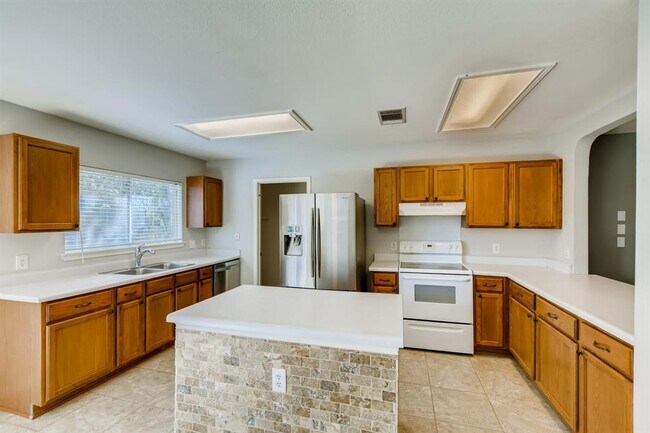 Building Photo - 303 Bello Dr