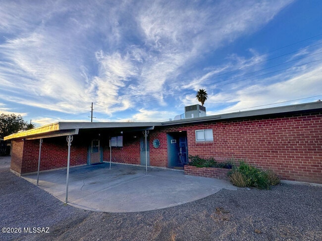 Building Photo - 7041 E Hawthorne St