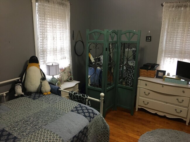 Building Photo - 476 Protzman St