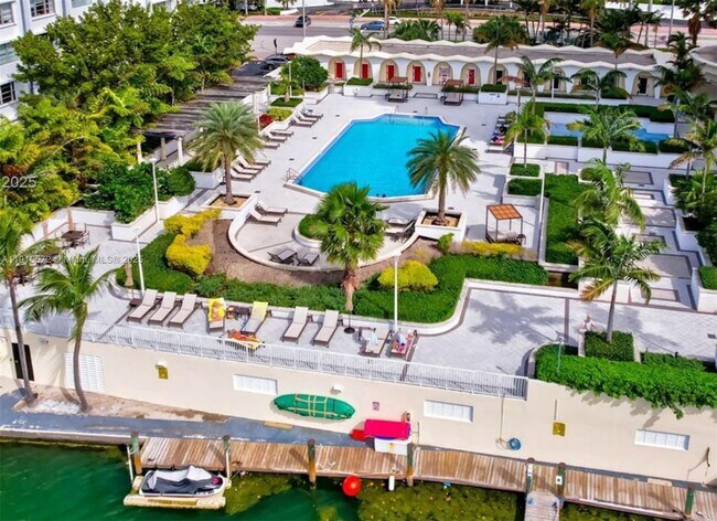 Building Photo - 5600 Collins Ave