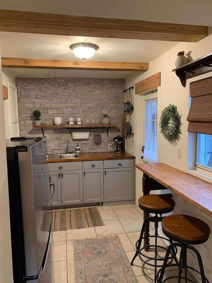 Building Photo - 606 E Minnesota Ave