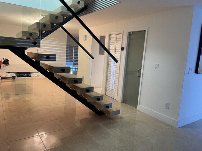 Building Photo - 1440 SW 118th Ave