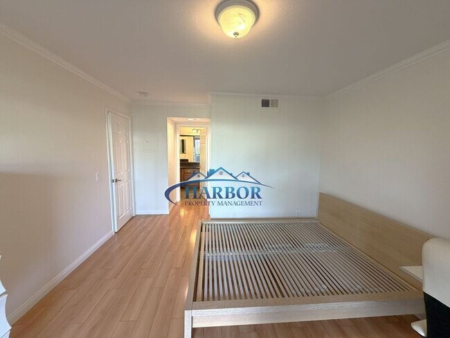Building Photo - 3408 Hathaway Ave